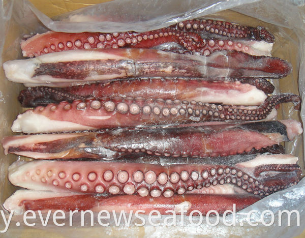 အေးခဲထားသော ရေဘဝဲများကို ခြေထောက်ဖြင့် လှီးဖြတ်ပြုတ်ပါ။